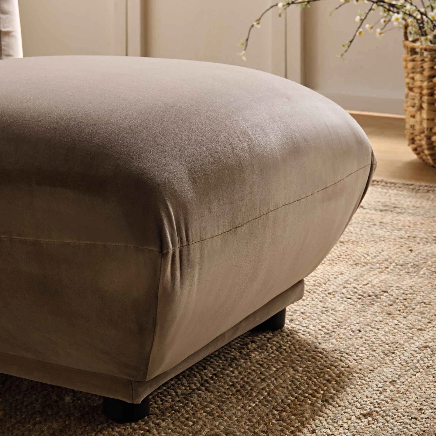 Gianni Pouffe, Mink Velvet - Image 3